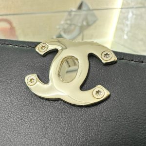 Replica CHANEL 23 Patent Box Bag 6 Replica CHANEL 23 Patent Box Bag - premium 1:1 fake handbag model