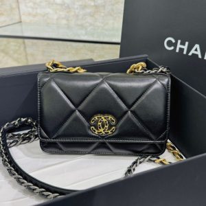 Replica CHANEL 19 Wallet on Chain Black 1 Replica CHANEL 19 Wallet on Chain Black - realistic designer-inspired fake bag