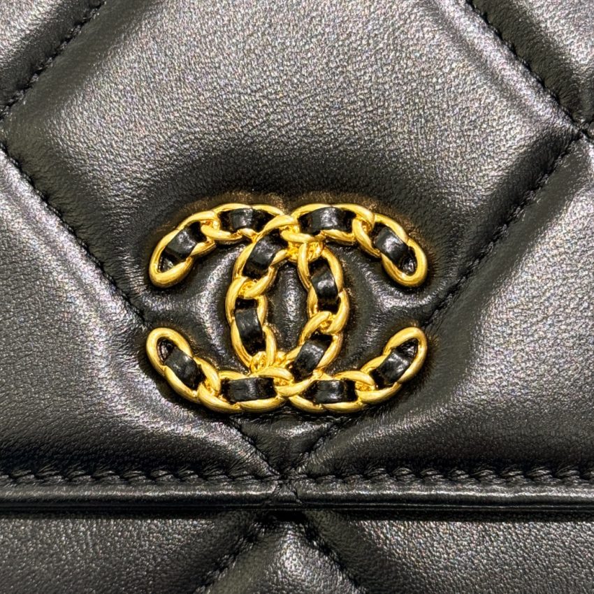 Replica CHANEL 19 Wallet on Chain Black 8 Replica CHANEL 19 Wallet on Chain Black - realistic designer-inspired fake bag