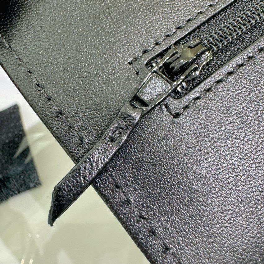 Replica CHANEL 19 Wallet on Chain Black 9 Replica CHANEL 19 Wallet on Chain Black - near-authentic luxury replica handbag