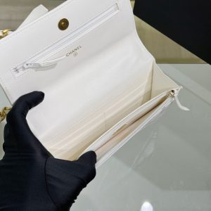 Replica CHANEL 19 Wallet on Chain White 10 Replica CHANEL 19 Wallet on Chain White - best quality luxury bag dupe