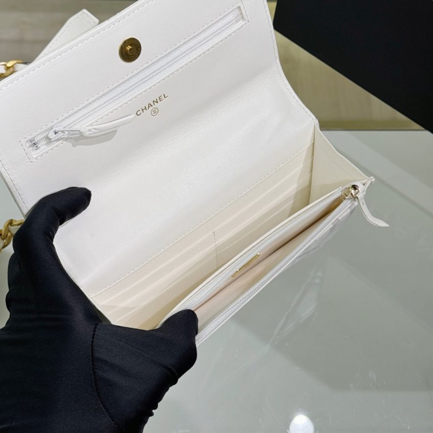 Replica CHANEL 19 Wallet on Chain White 10 Replica CHANEL 19 Wallet on Chain White - best quality luxury bag dupe