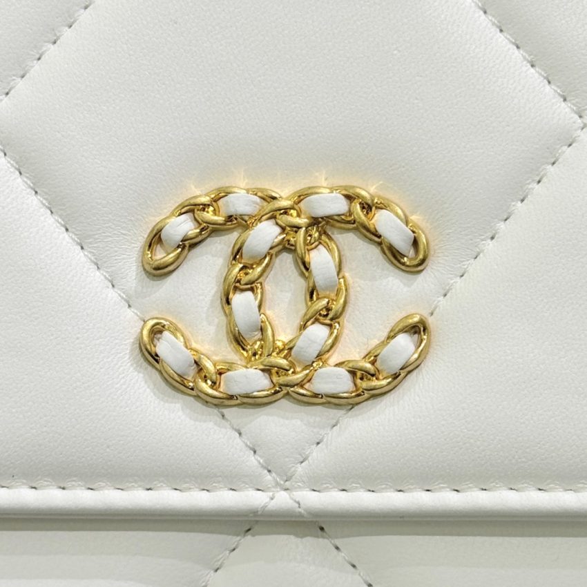 Replica CHANEL 19 Wallet on Chain White 8 Replica CHANEL 19 Wallet on Chain White - 1:1 designer replica handbag