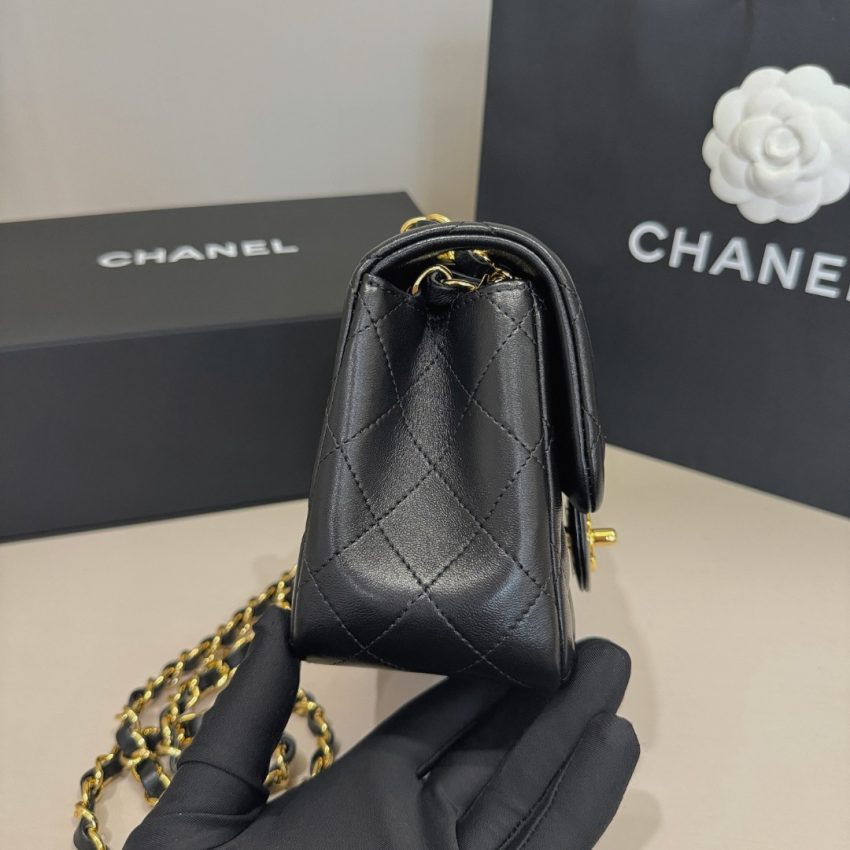 Replica CHANEL Classic Flap 17cm Gold 2 Replica CHANEL Classic Flap 17cm Gold - authentic-look luxury purse replica