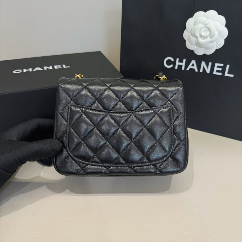 Replica CHANEL Classic Flap 17cm Gold 3 Replica CHANEL Classic Flap 17cm Gold - high-accuracy replica luxury purse