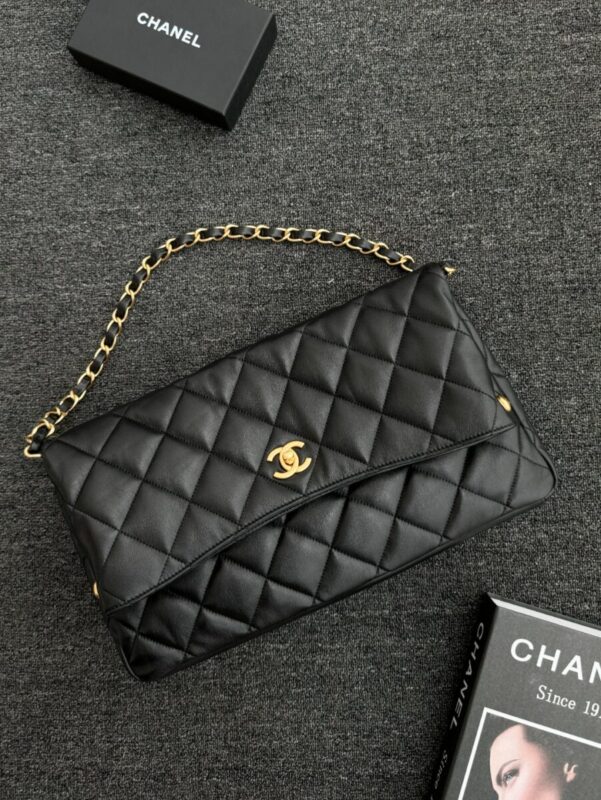 Replica CHANEL 24p Hobo Underarm Bag 1 Replica CHANEL 24p Hobo Underarm Bag - ultra-realistic fake designer tote