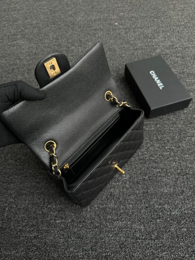 Replica CHANEL Classic Flap 20cm Black Caviar 7 Replica CHANEL Classic Flap 20cm Black Caviar - elite superclone designer purse