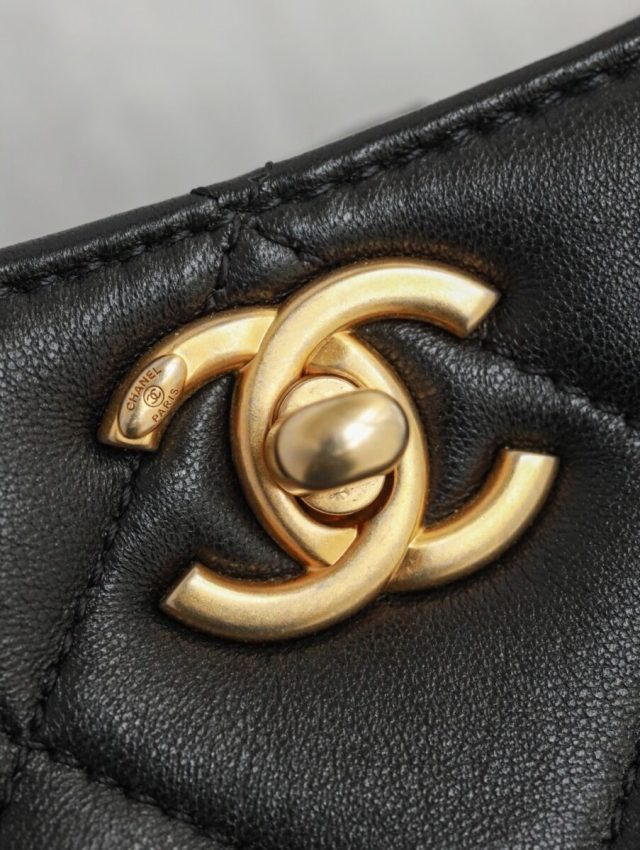 Replica CHANEL 24S Double Pearl 8 Replica CHANEL 24S Double Pearl - top-tier luxury replica shoulder bag