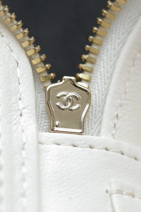 Replica CHANEL 24s Pearl Handle Box White 7 Replica CHANEL 24s Pearl Handle Box White - ultra-realistic fake designer tote
