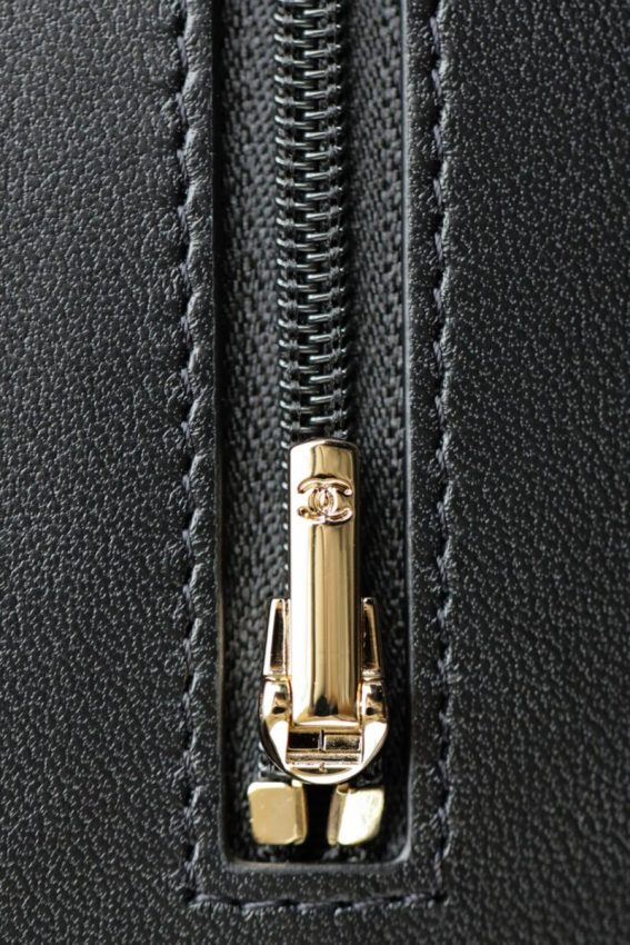 Replica CHANEL 24s Pearl Handle Black 9 Replica CHANEL 24s Pearl Handle Black - high-accuracy replica luxury purse